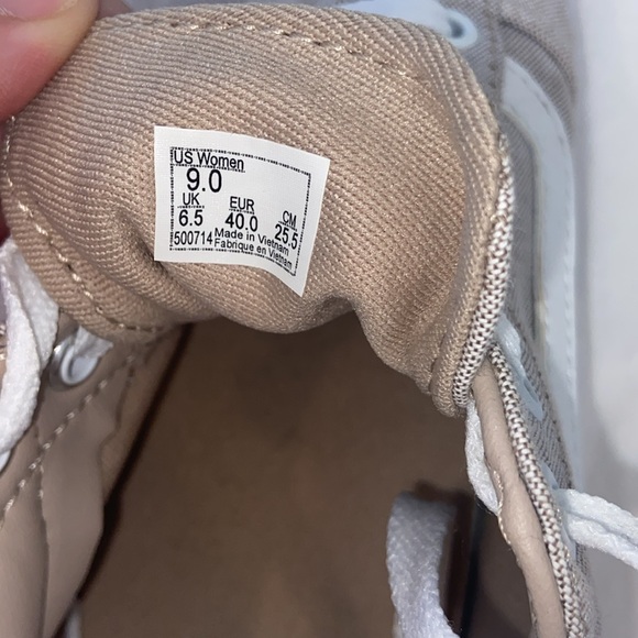 Vans - Picture 3 of 4